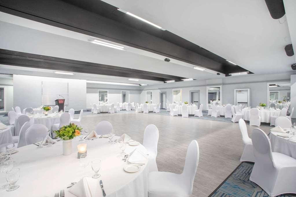 Quality Inn & Conference Centre Kingston Central Kemudahan gambar