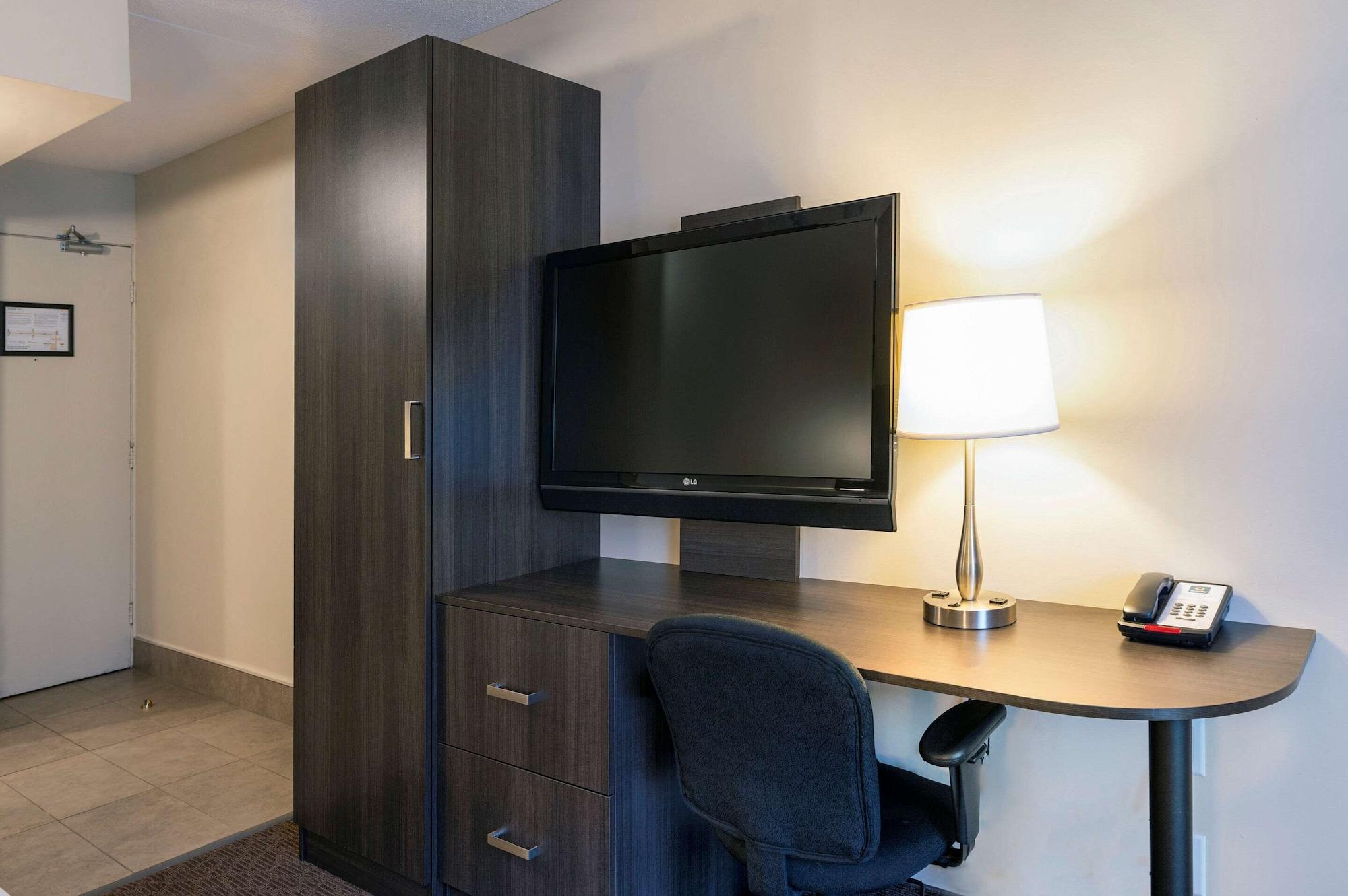 Quality Inn & Conference Centre Kingston Central Luaran gambar