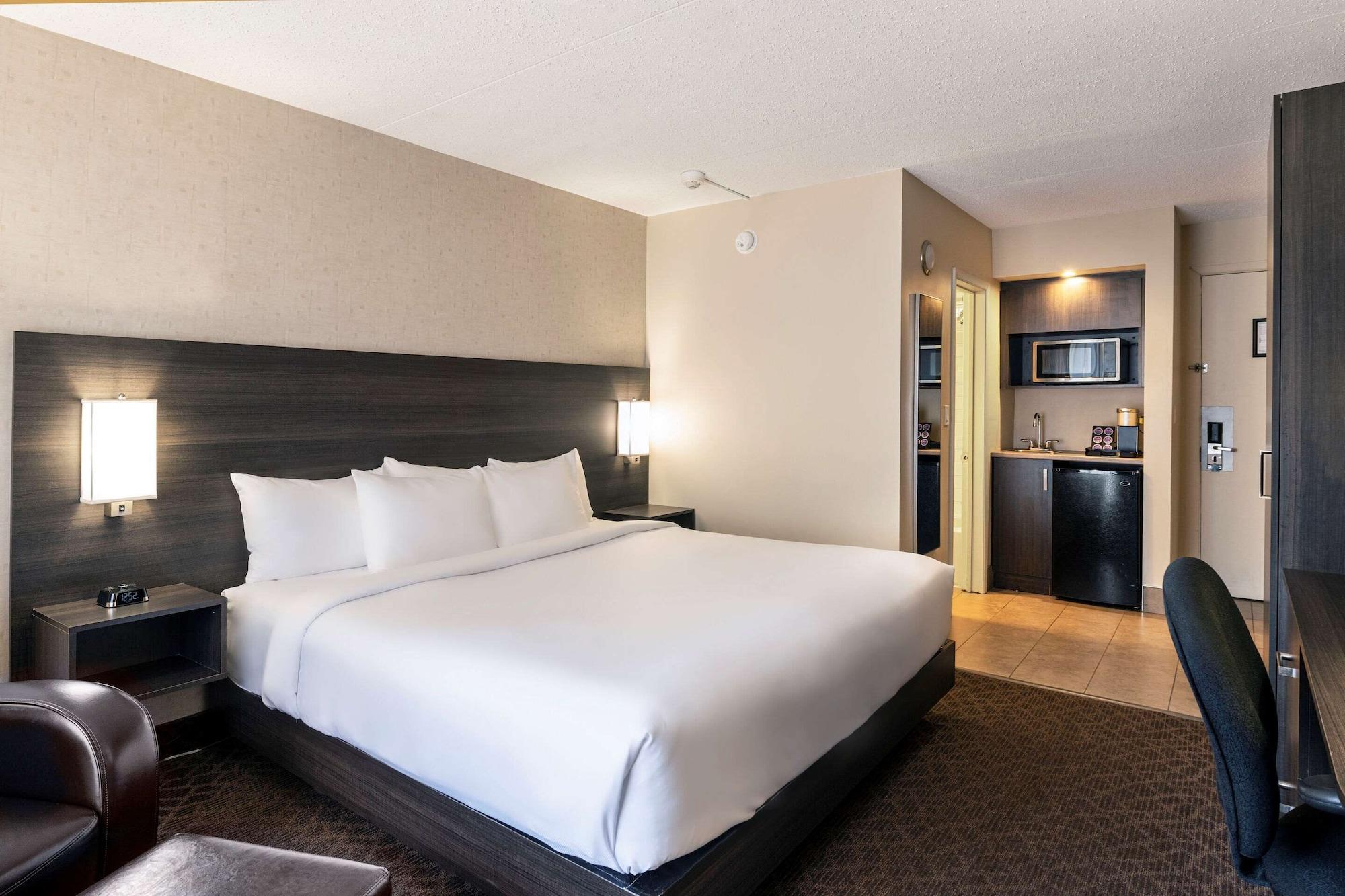 Quality Inn & Conference Centre Kingston Central Luaran gambar