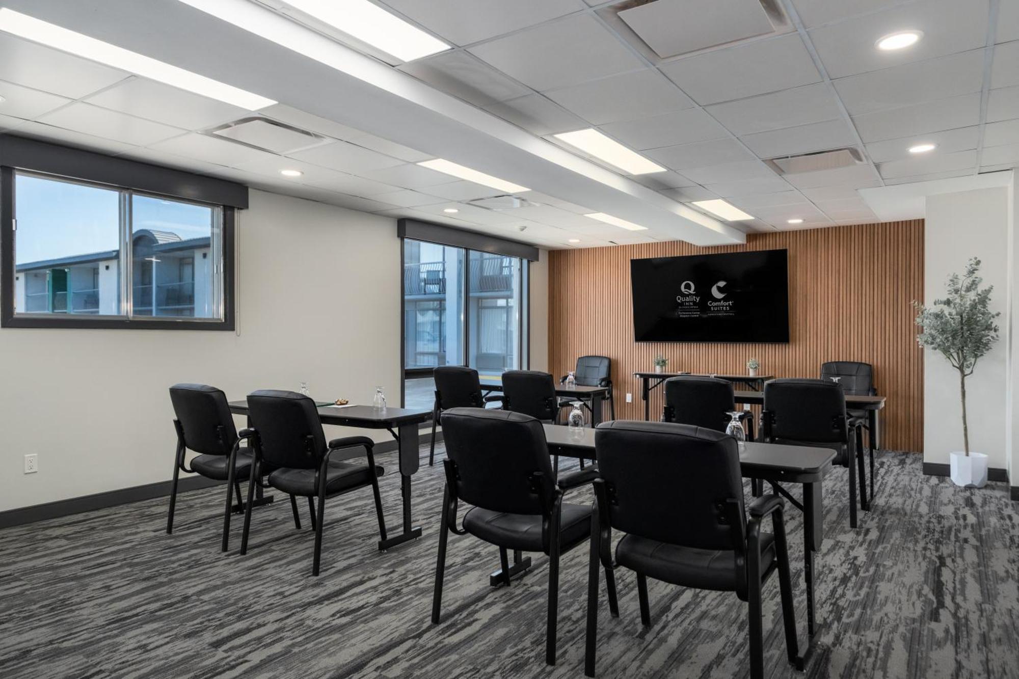 Quality Inn & Conference Centre Kingston Central Luaran gambar