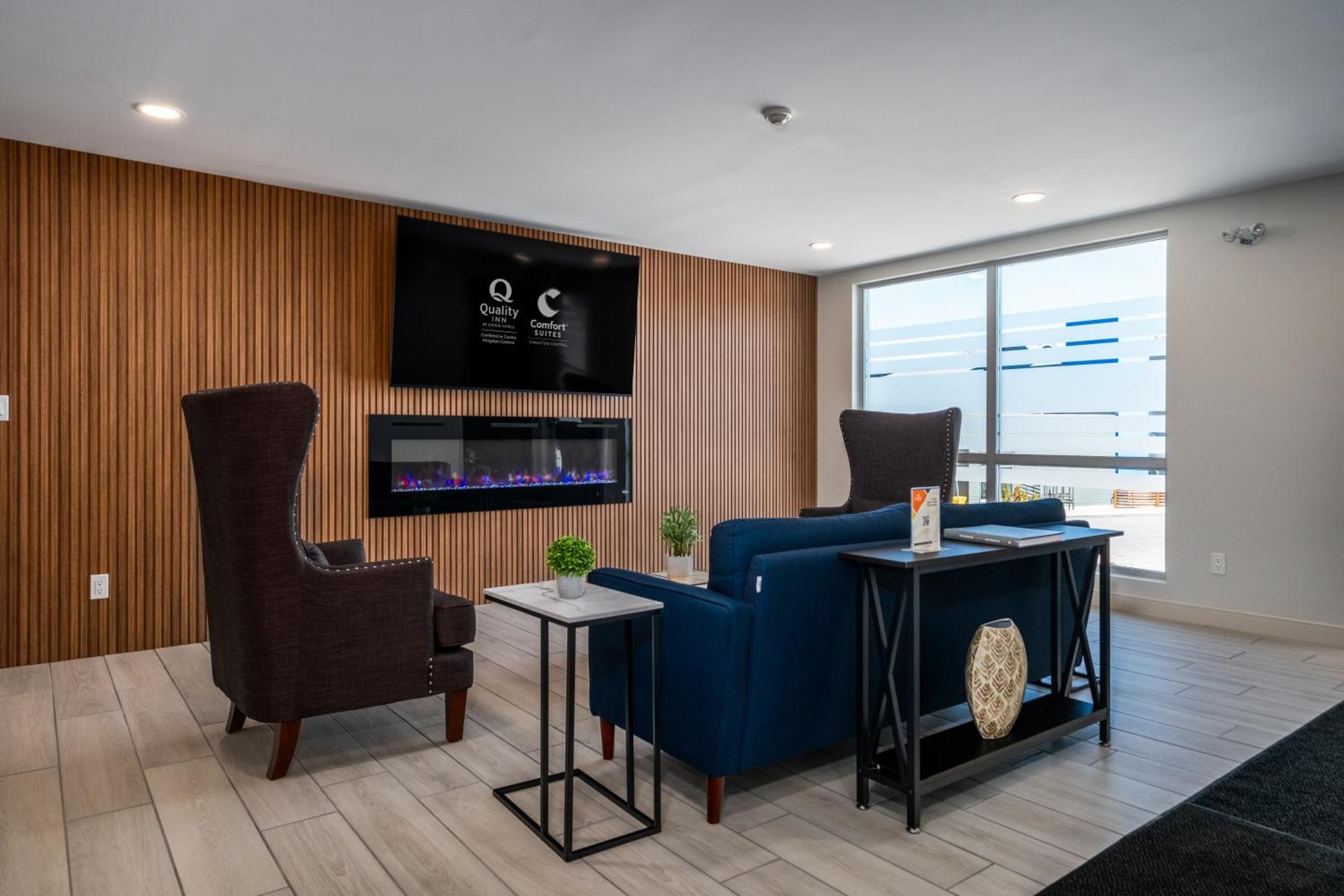 Quality Inn & Conference Centre Kingston Central Luaran gambar